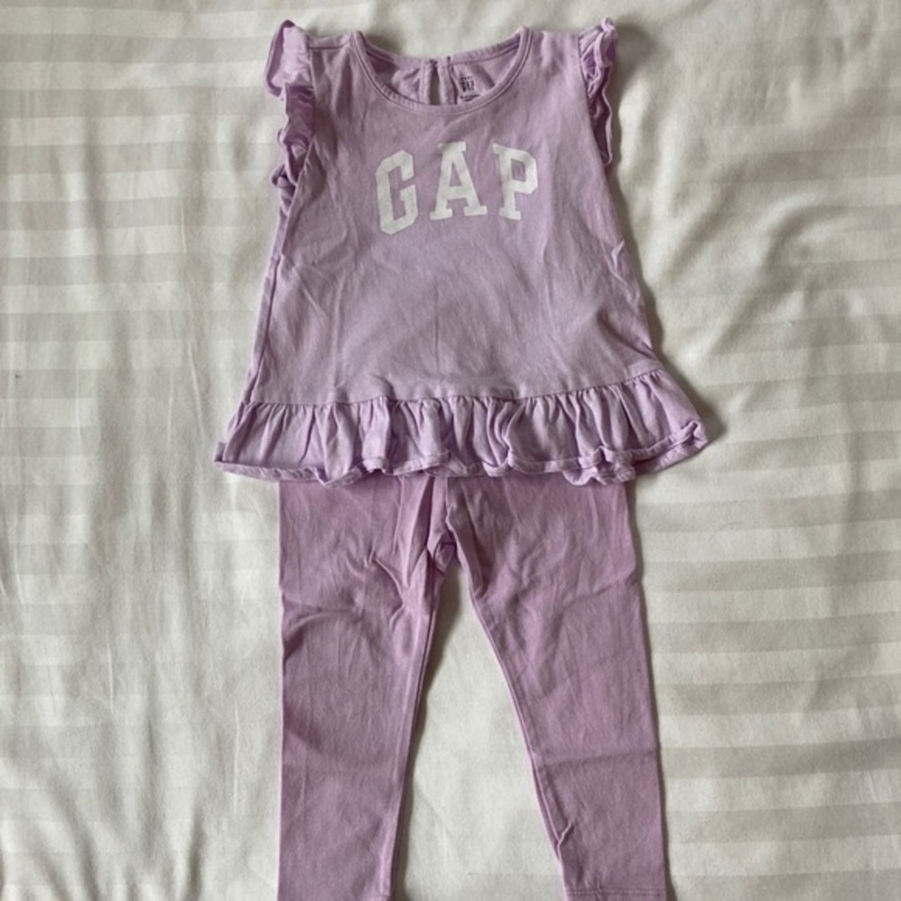 Baby GAP Lot of 5 Shirts and Pant 18-24M